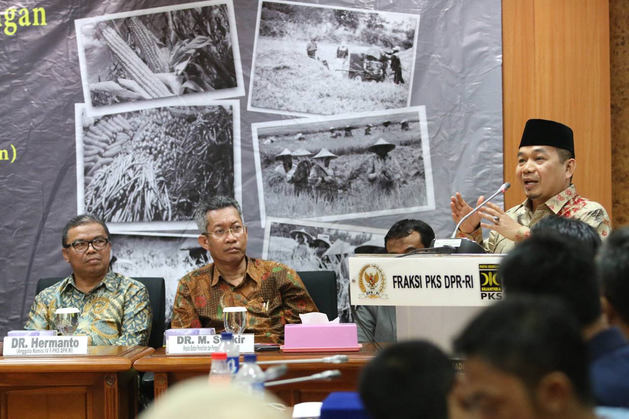 Fraksi PKS Gelar Diskusi...