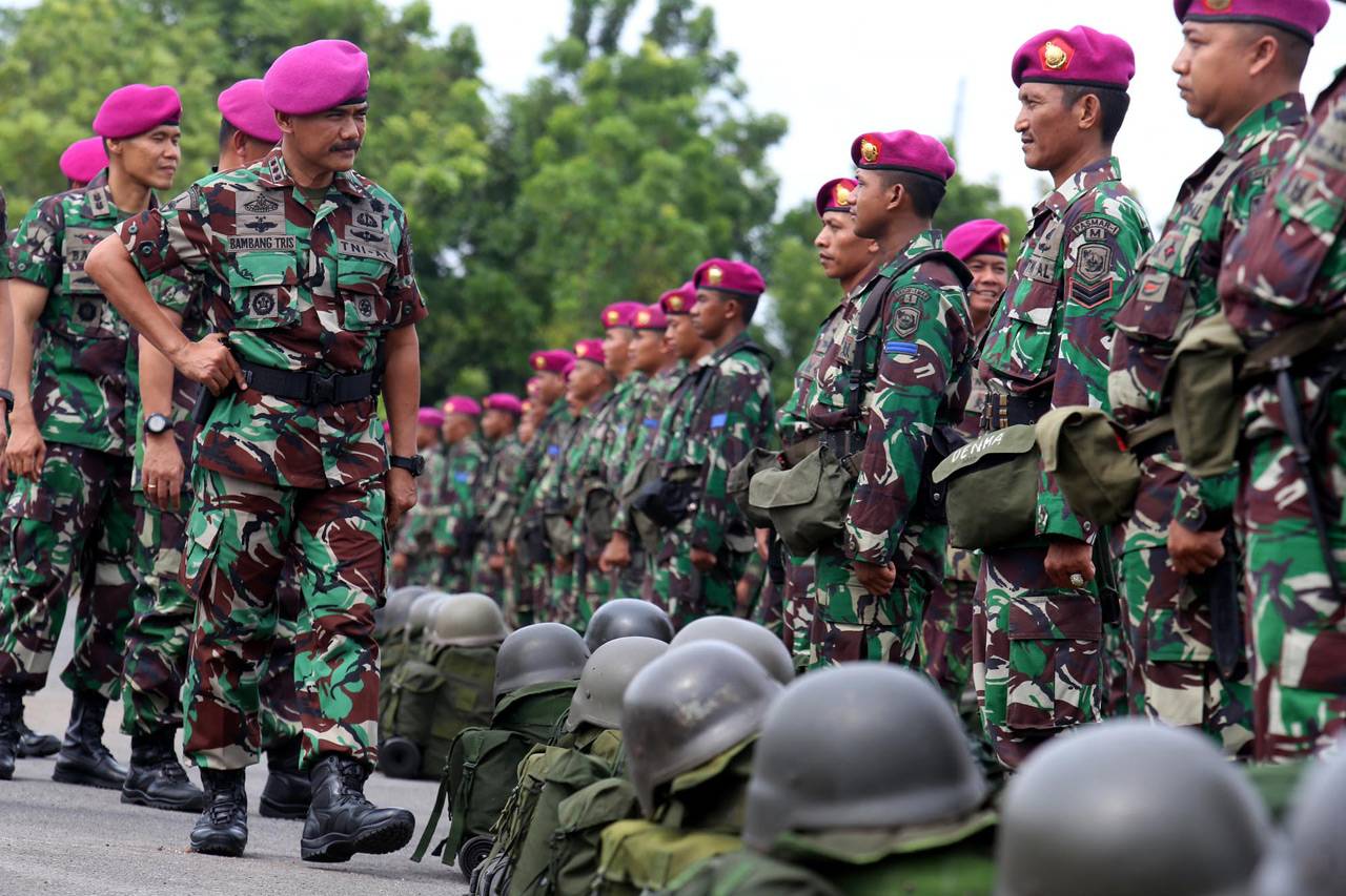TNI Berangkatkan 130...
