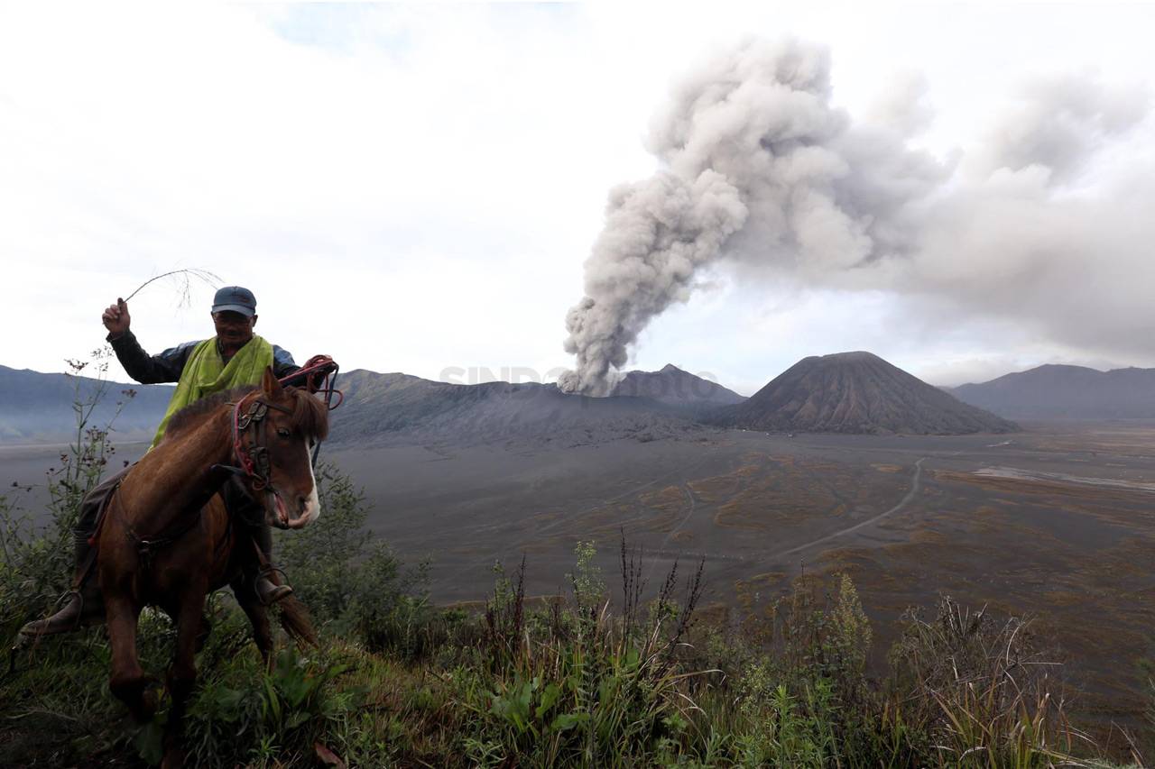Aktivitas Bromo Masih...