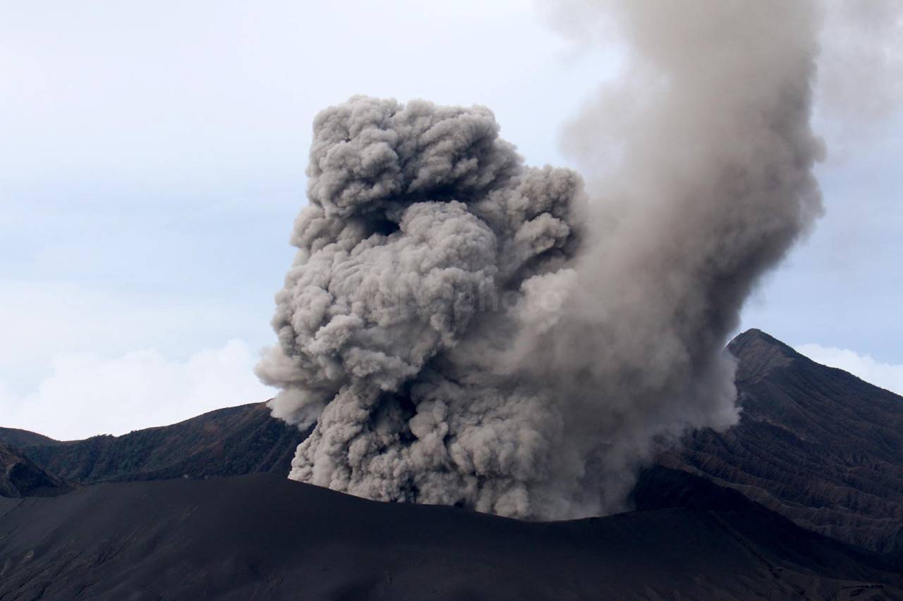 Aktivitas Bromo Masih...