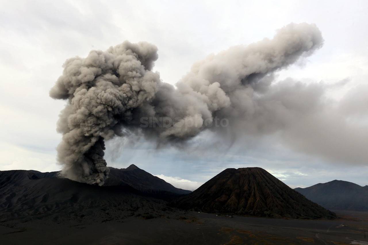Aktivitas Bromo Masih...