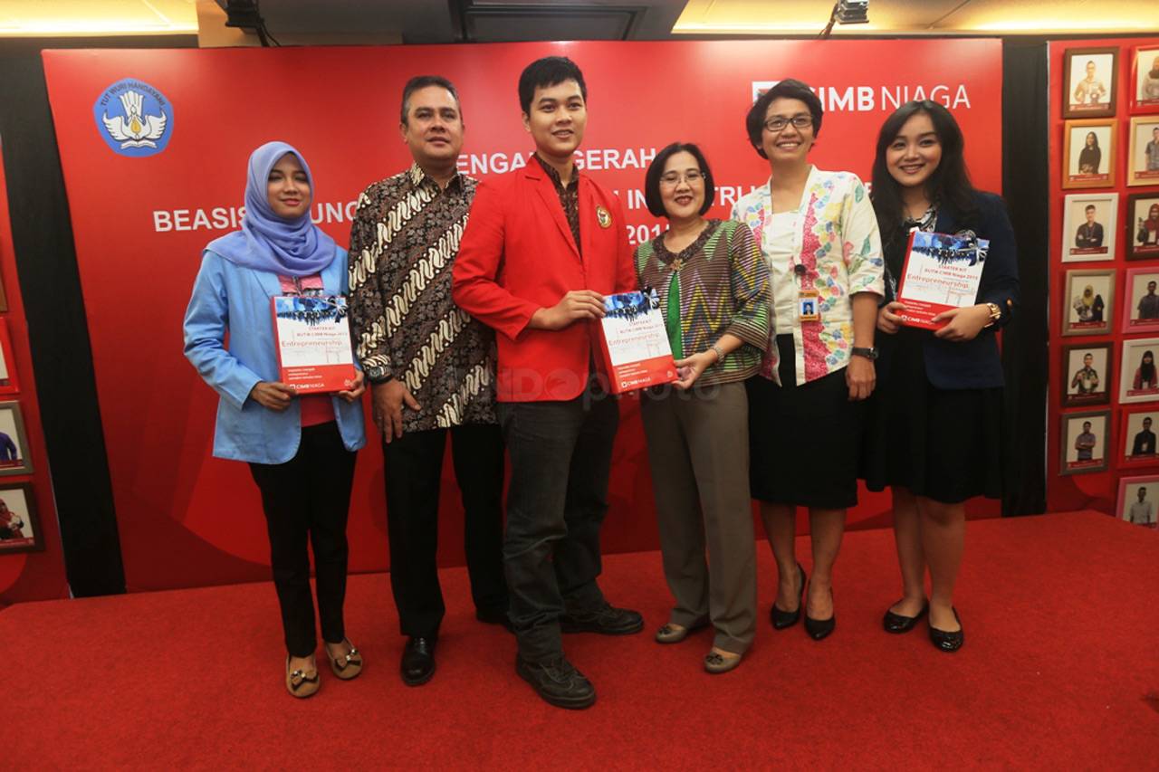 CIMB Niaga Serahkan...