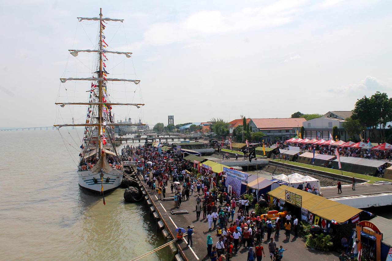 Ramai-ramai Naik Kapal...