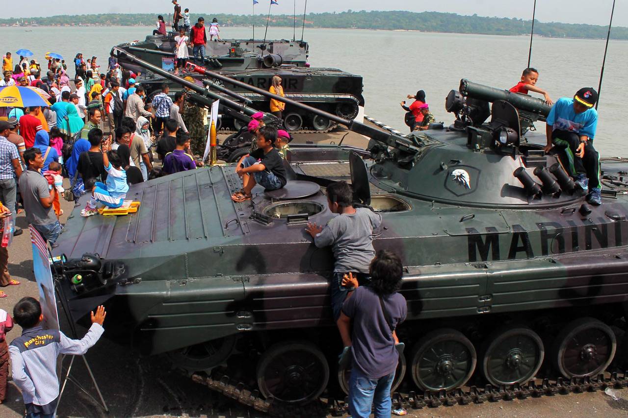 Ramai-ramai Naik Kapal...