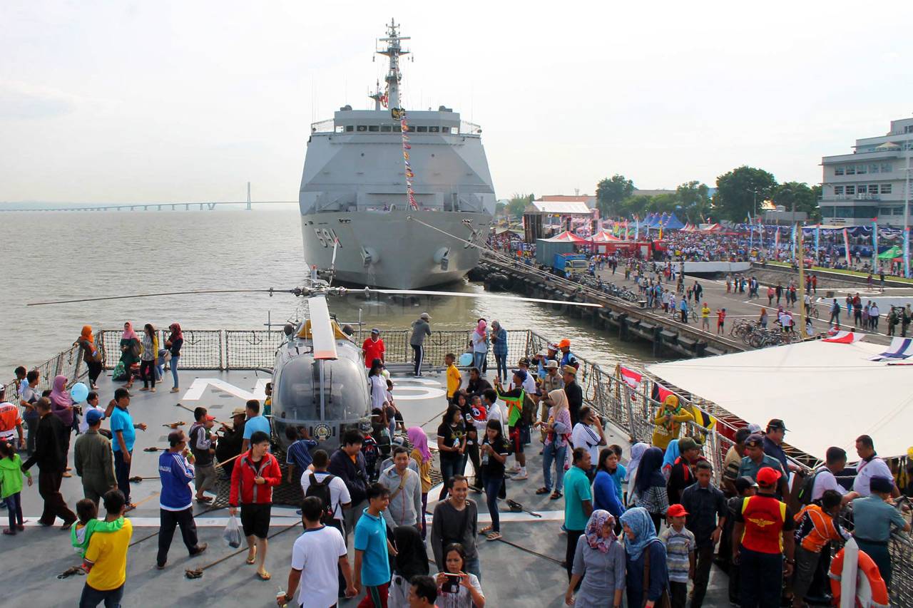 Ramai-ramai Naik Kapal...