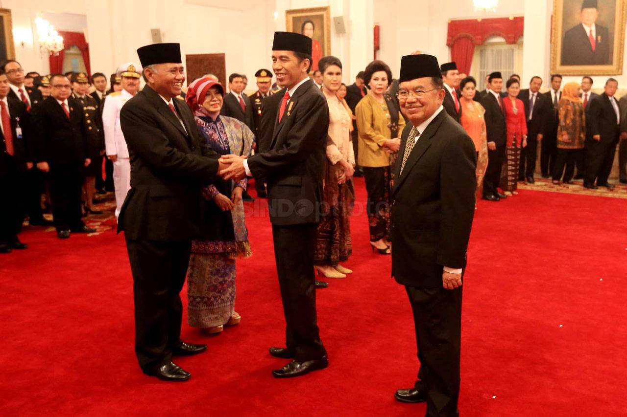 Presiden Jokowi Lantik...