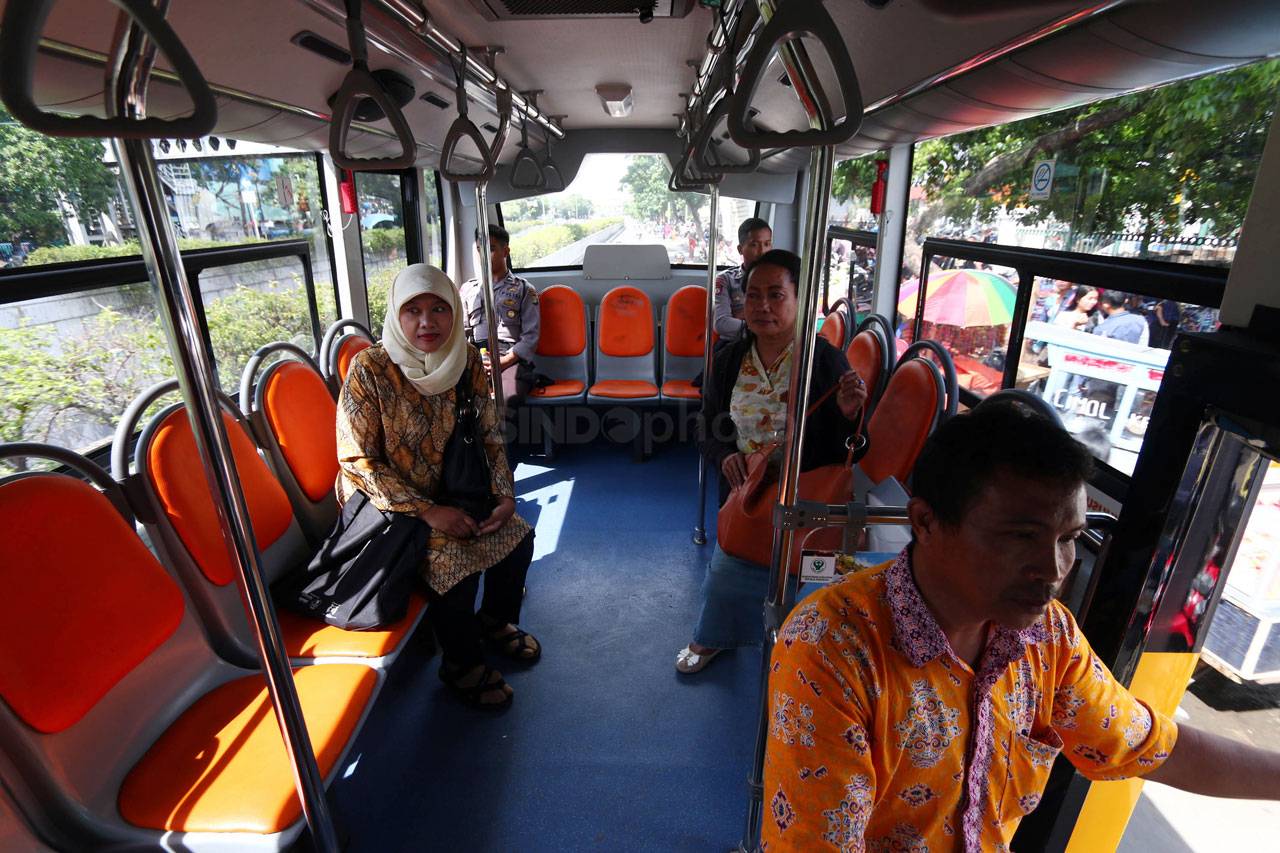 Sopir Metro Mini Mogok,...