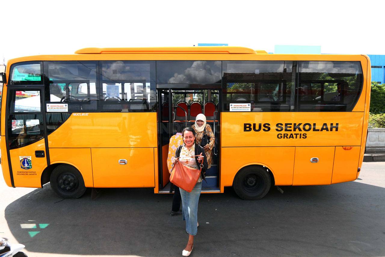 Sopir Metro Mini Mogok,...