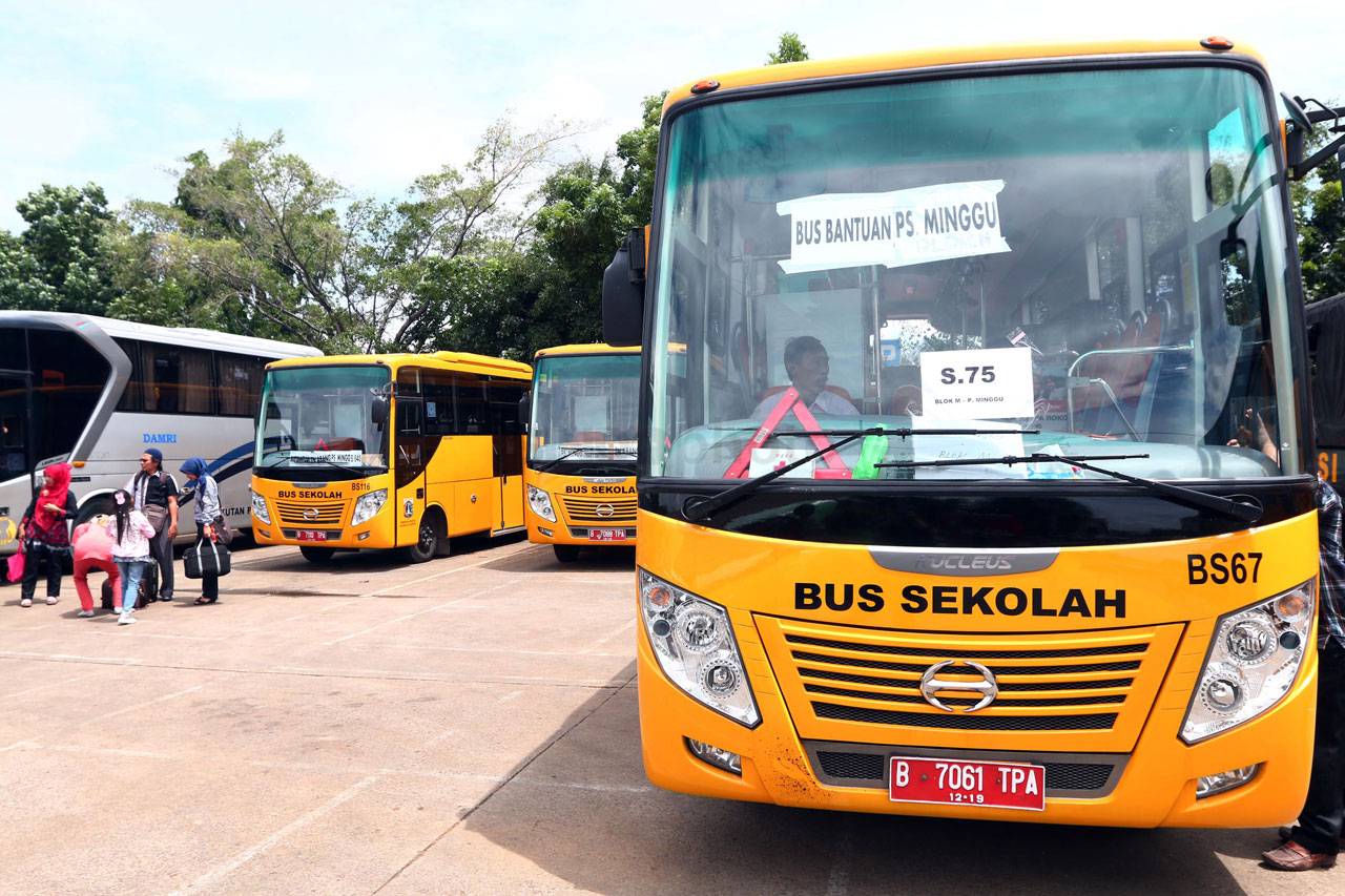 Sopir Metro Mini Mogok,...