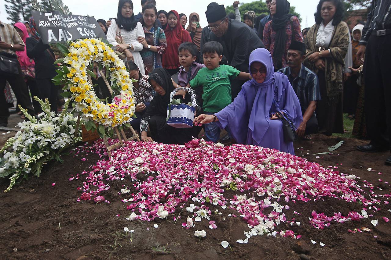 Pemakaman Kapten Dwi...