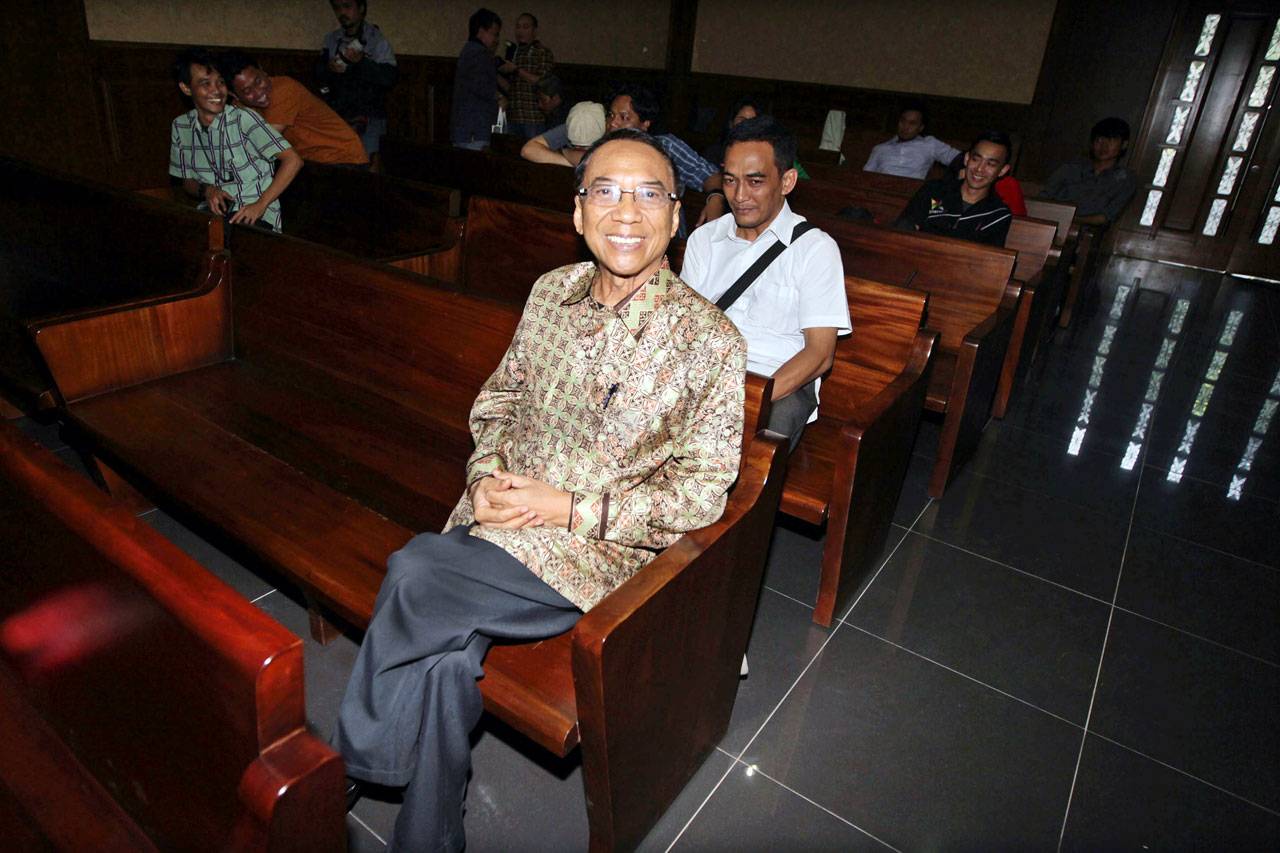Sidang Jero Wacik Hadirkan...