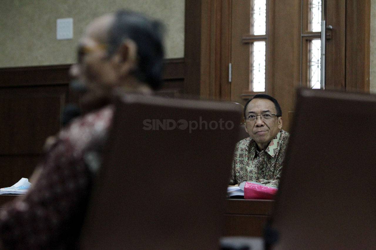 Sidang Jero Wacik Hadirkan...