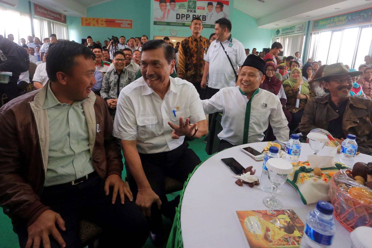 Luhut Panjaitan Hadiri...