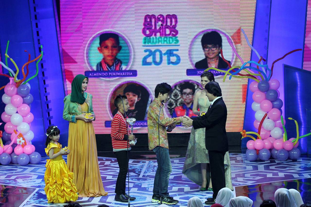 Moms and Kids Awards...