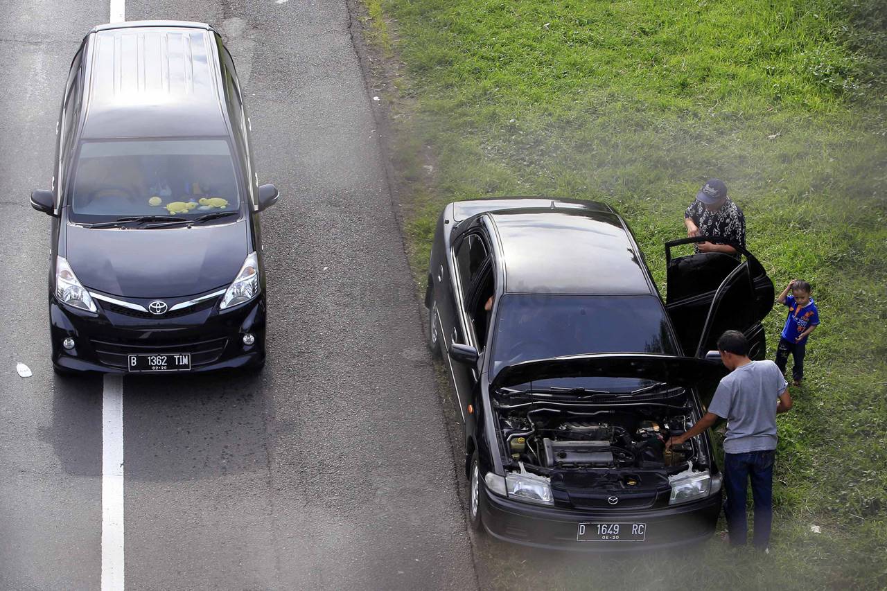 Macet di Gerbang Tol...
