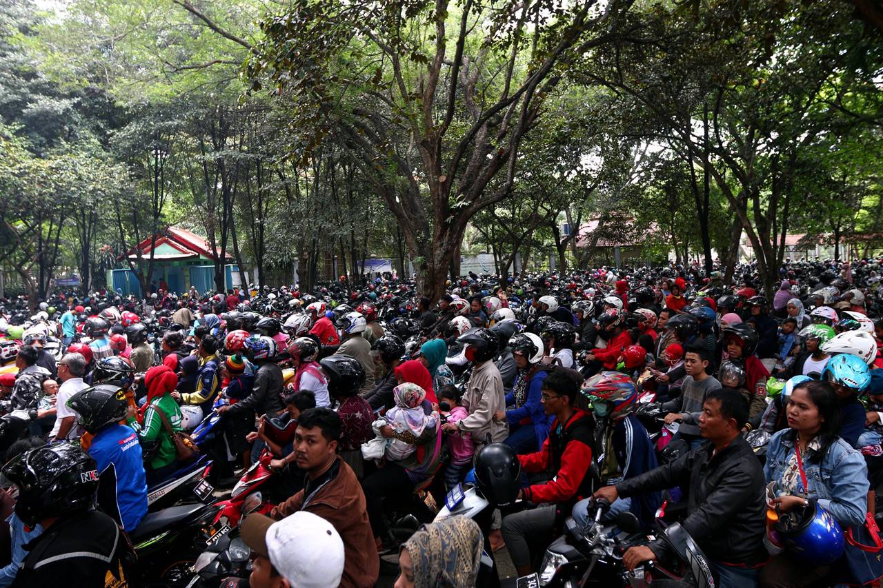 Ribuan Kendaraan Roda...