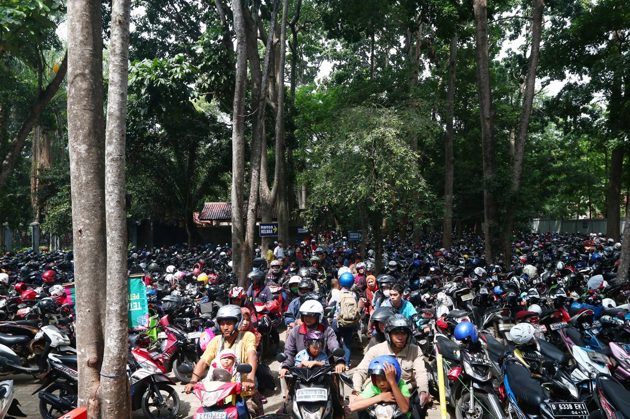 Ribuan Kendaraan Roda...