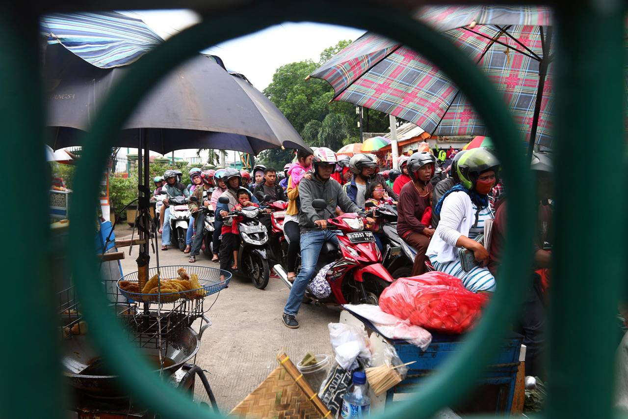 Ribuan Kendaraan Roda...