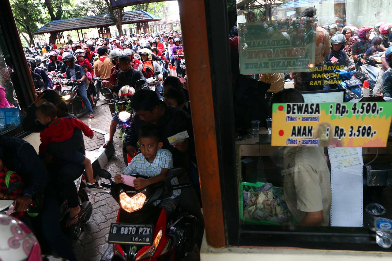 Ribuan Kendaraan Roda...