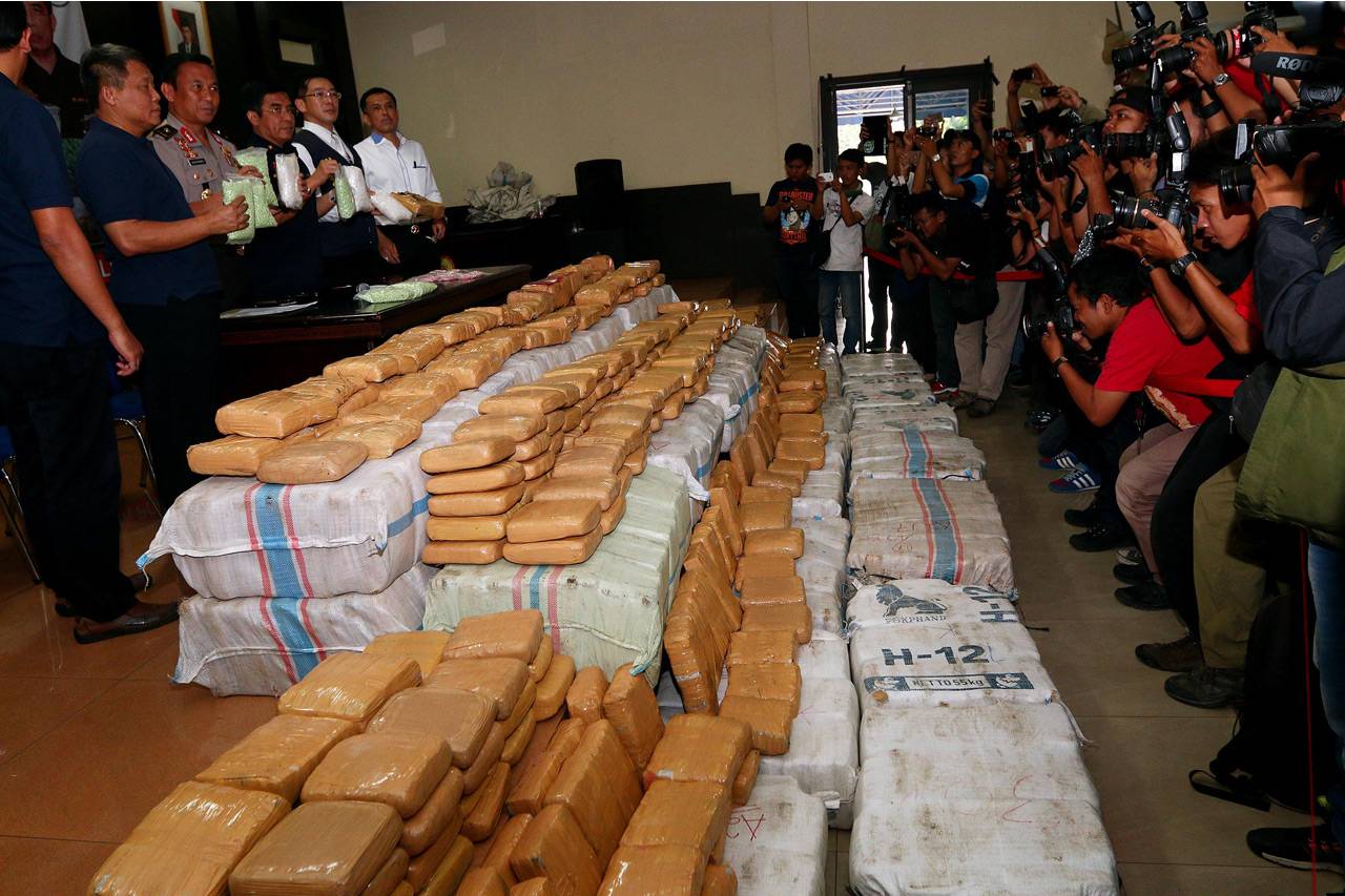 Mabes Polri dan Interpol...
