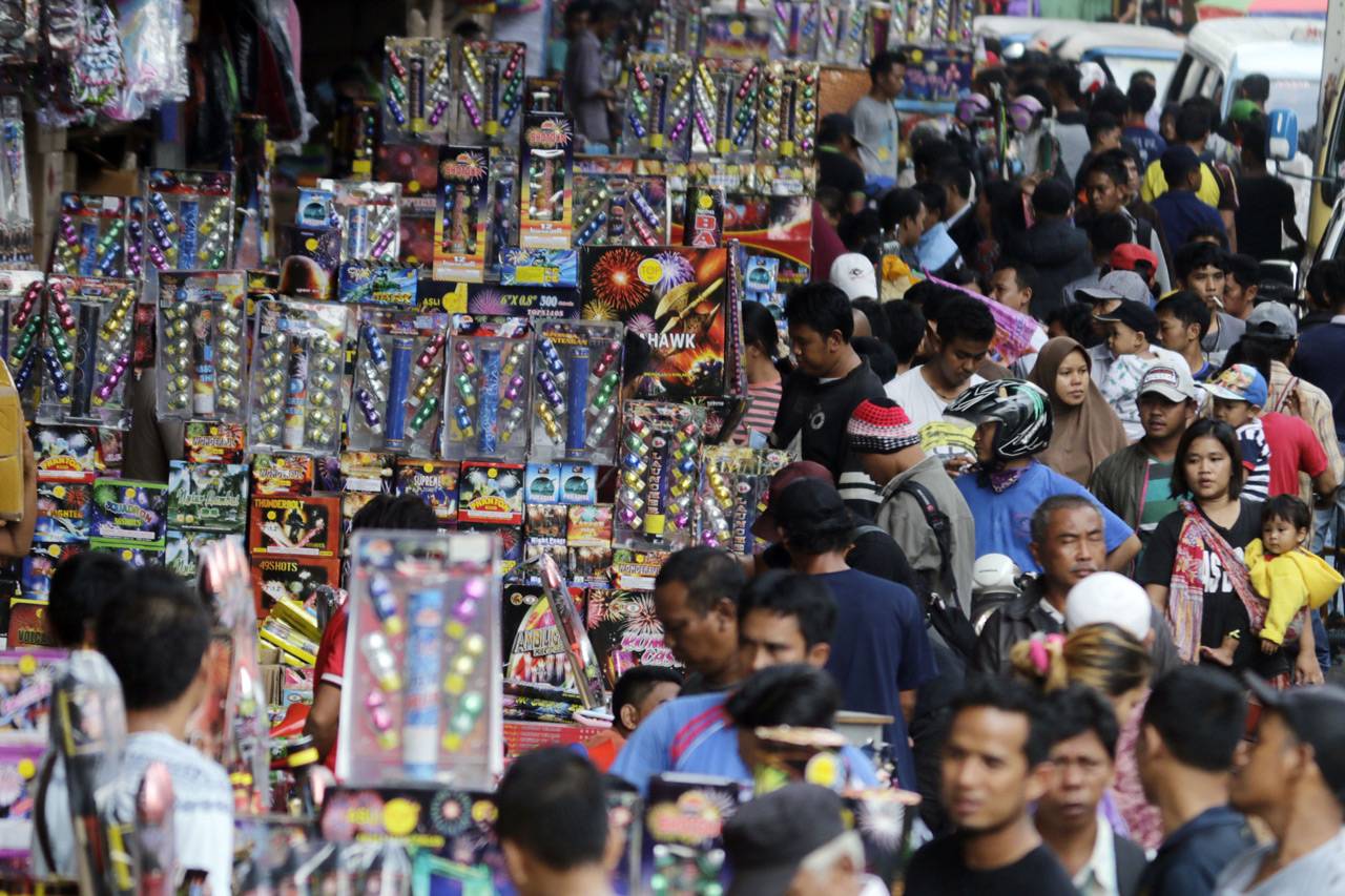 Berburu Kembang Api...