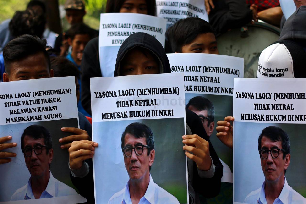 Pemuda Tuntut Kepastian...