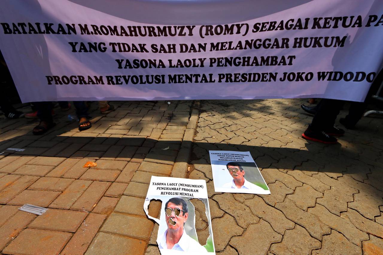 Pemuda Tuntut Kepastian...