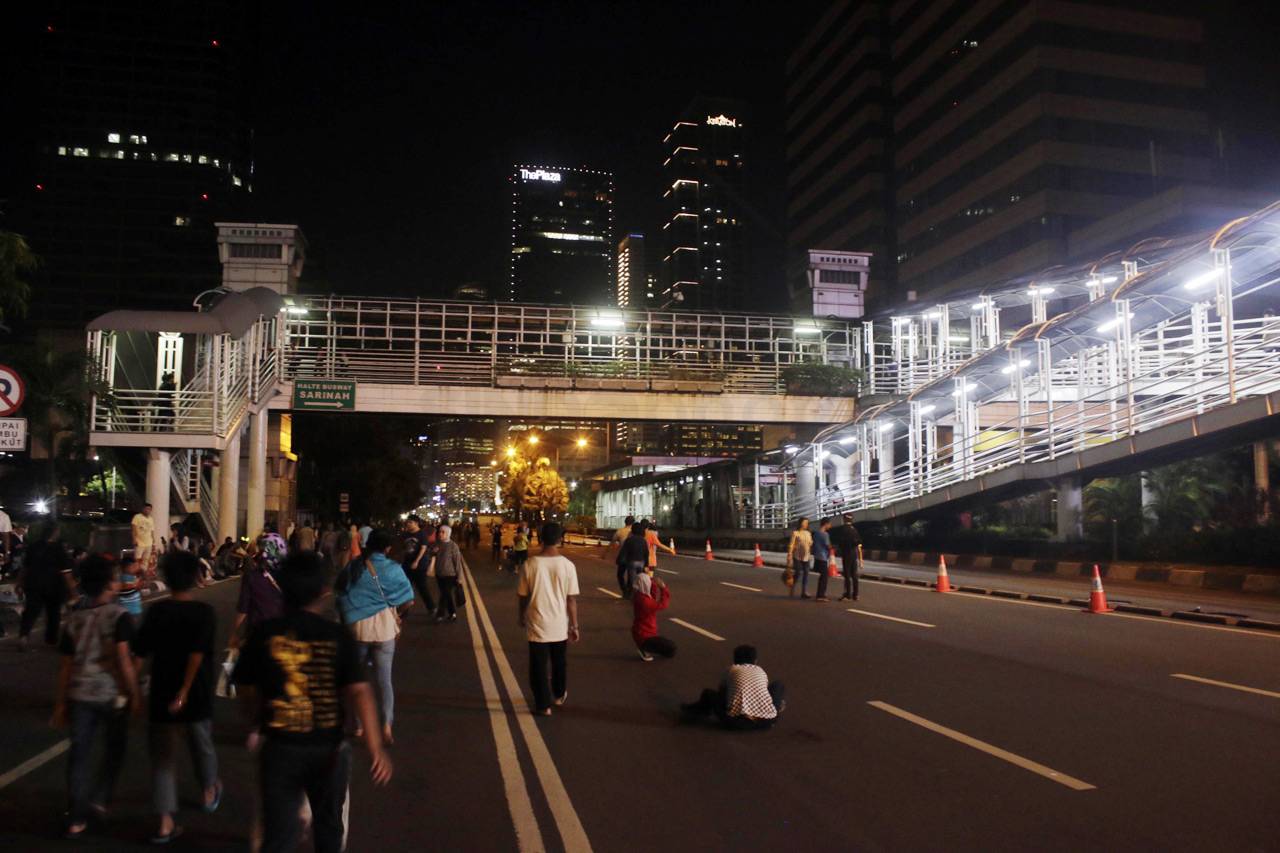 Warga Mulai Padati Jalan...