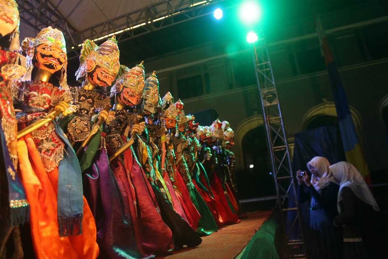 Keramaian Jelang Pergantian...
