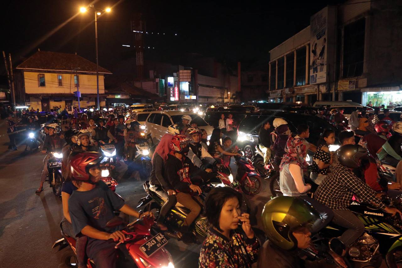 Warga Membanjiri Kawasan...