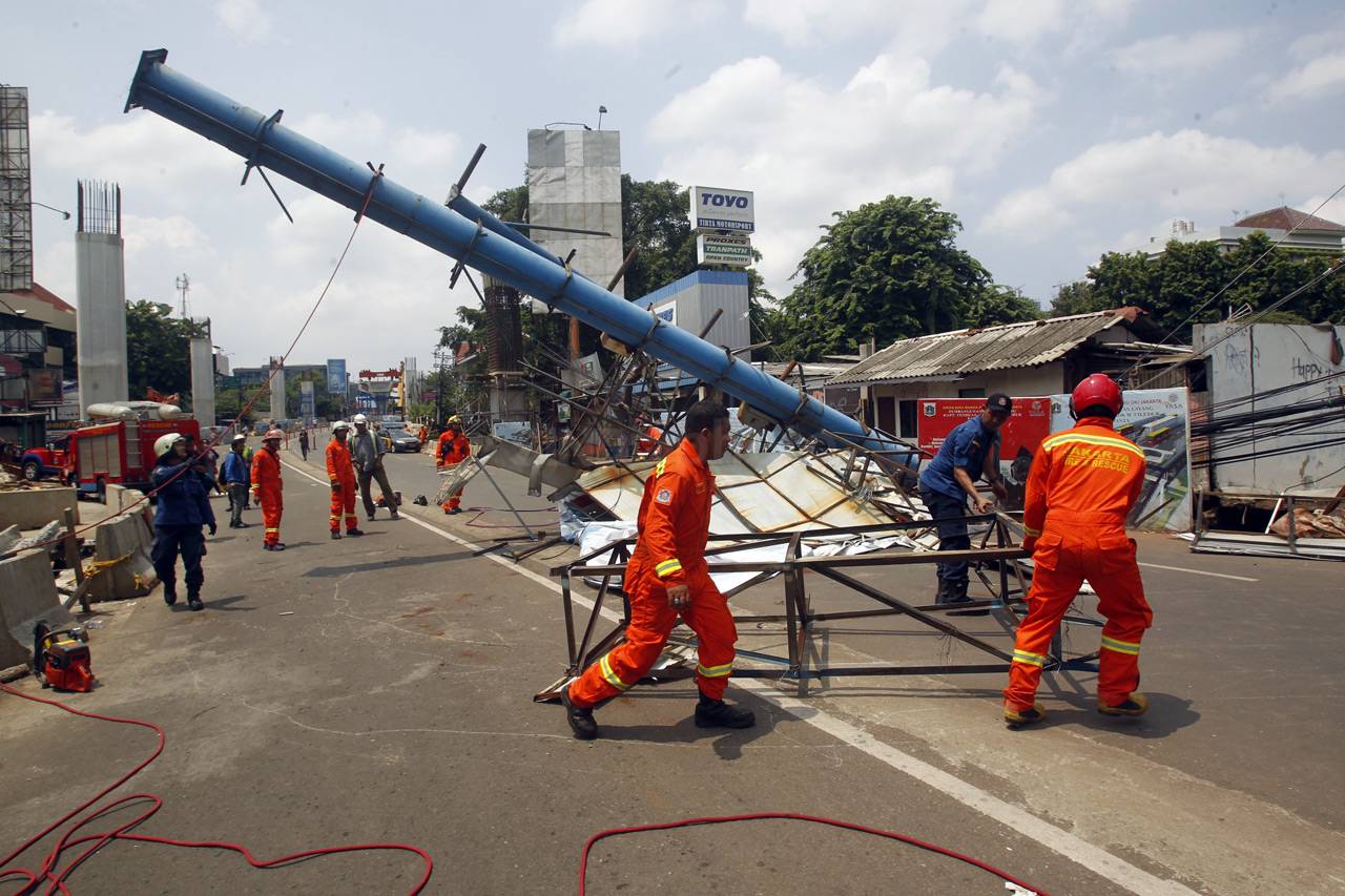 Papan Reklame di Mampang...