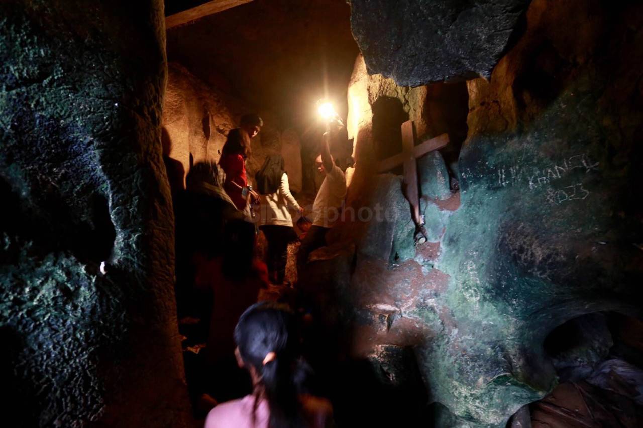 Makam Goa Tana Toraja...