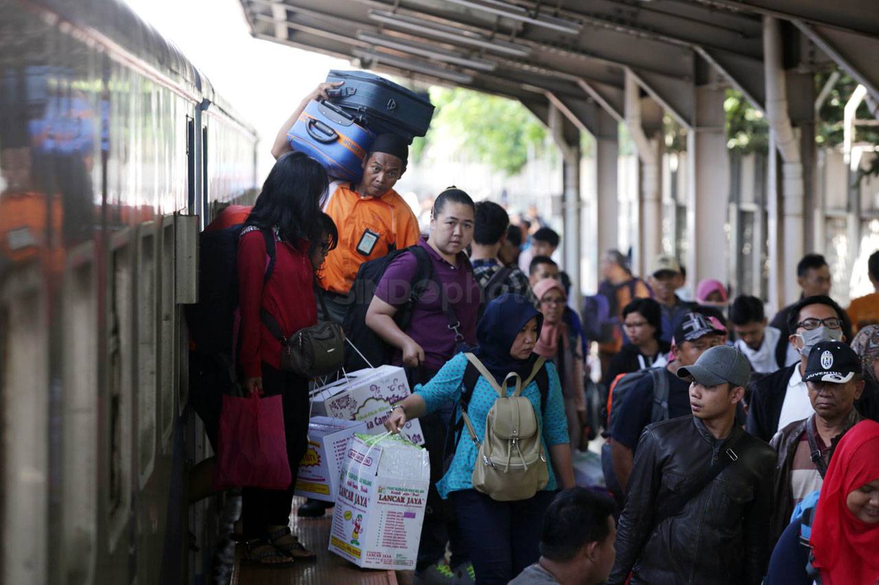 Arus Balik di Stasiun...