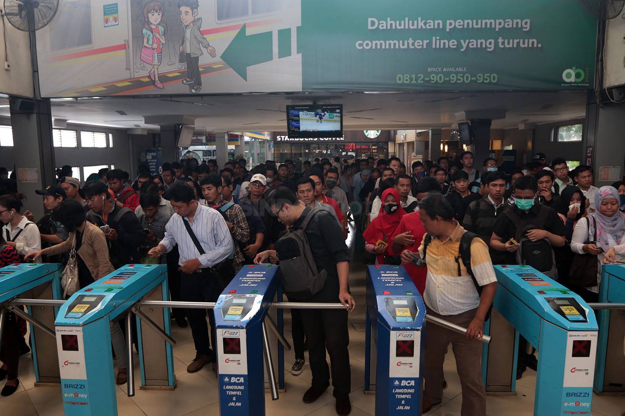 Usai Libur Panjang KRL...
