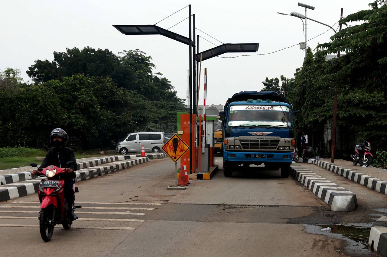 Warga Blokade Jalan...