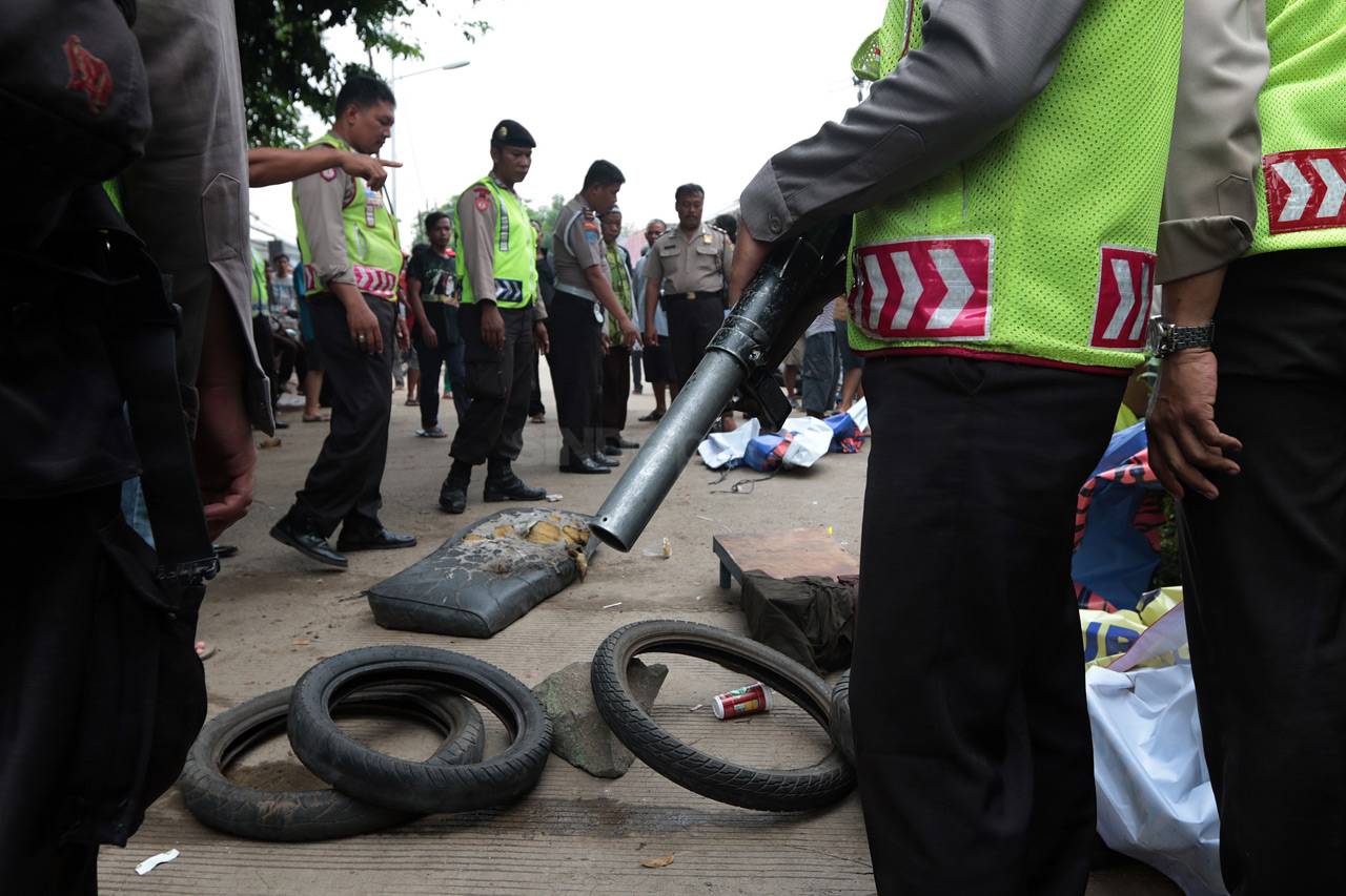 Warga Blokade Jalan...