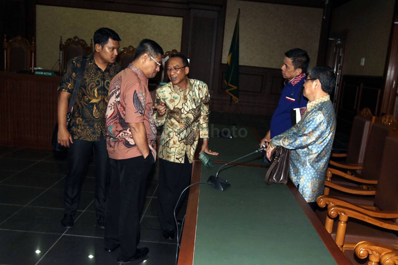 Sidang Jero Wacik Hadirkan...