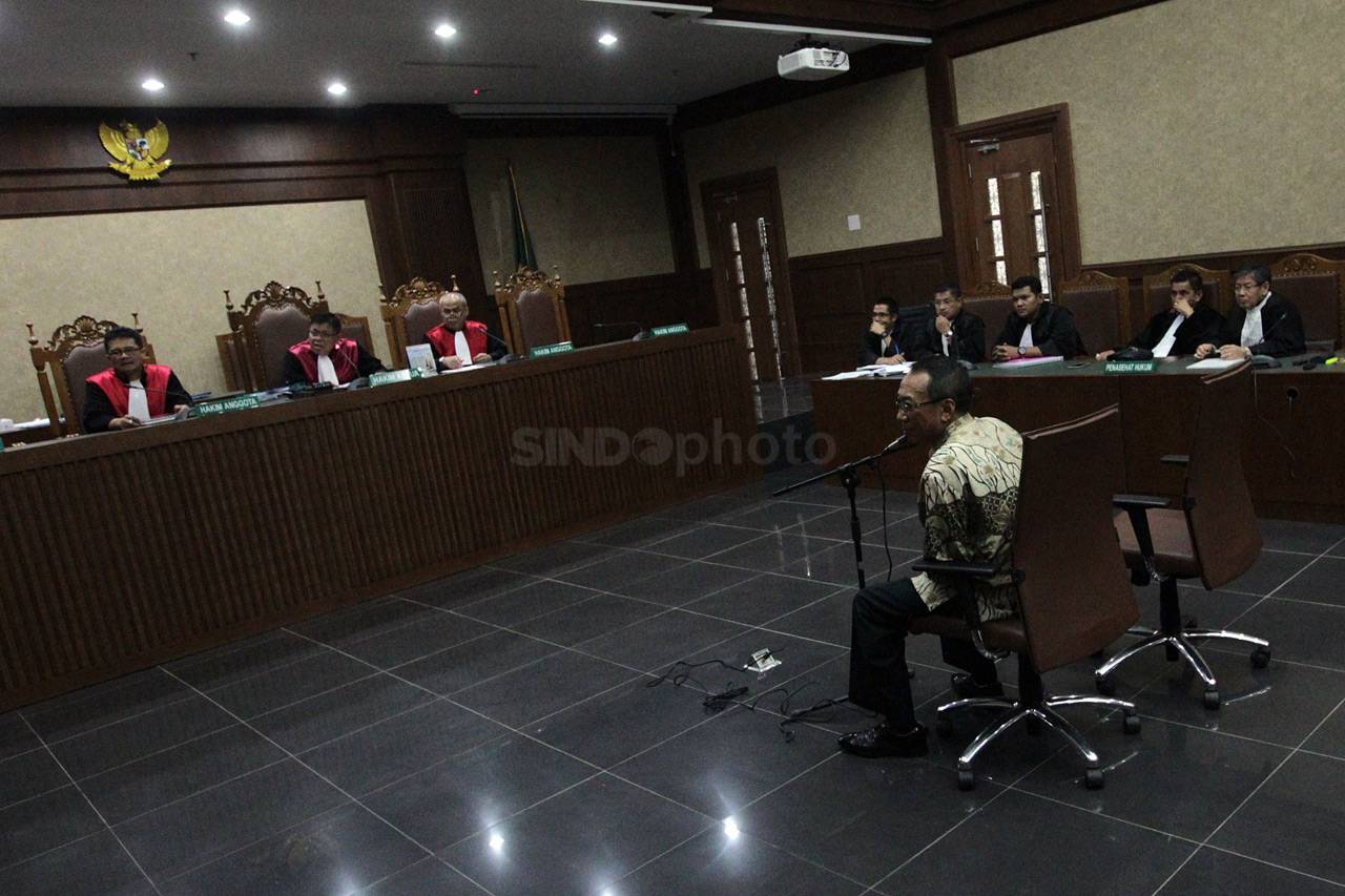 Sidang Jero Wacik Hadirkan...