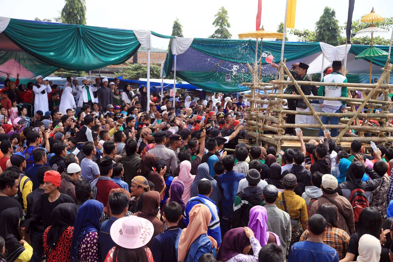 Ribuan Warga Ciamis...