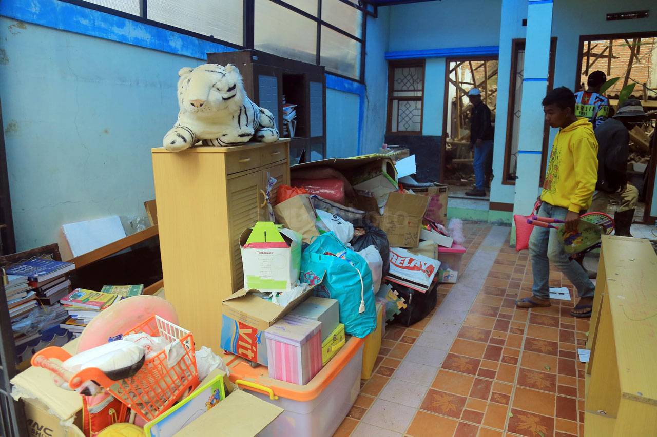 Tiga Rumah Ambruk Tergerus...