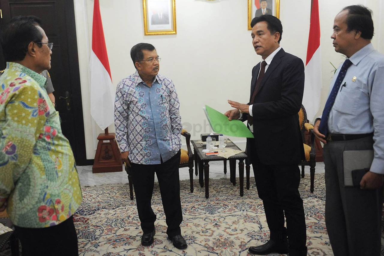 JK Panggil Yusril Bahas...