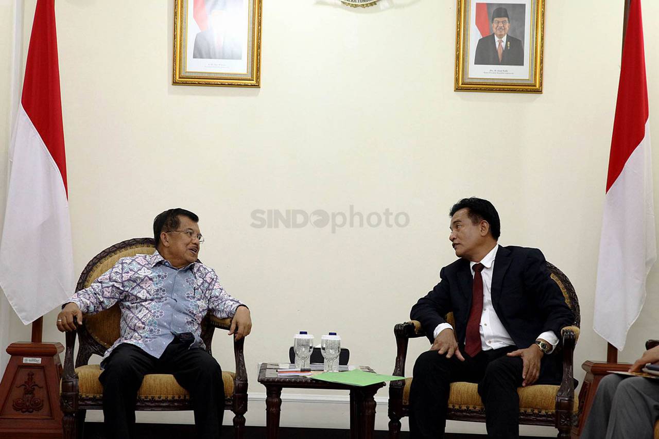 JK Panggil Yusril Bahas...