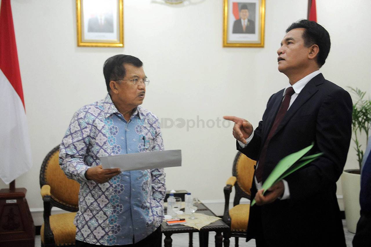 JK Panggil Yusril Bahas...