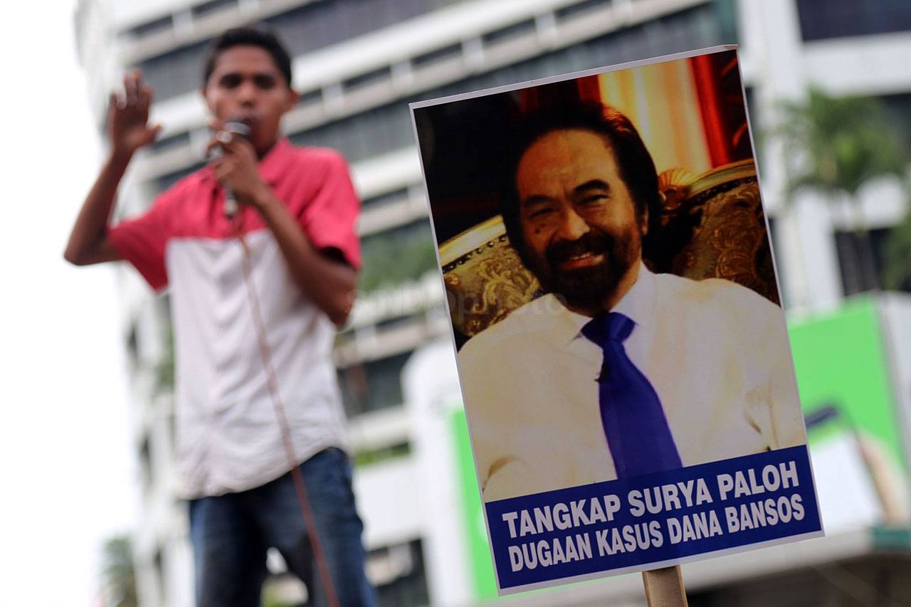 Demo Tuntut Pencopotan...