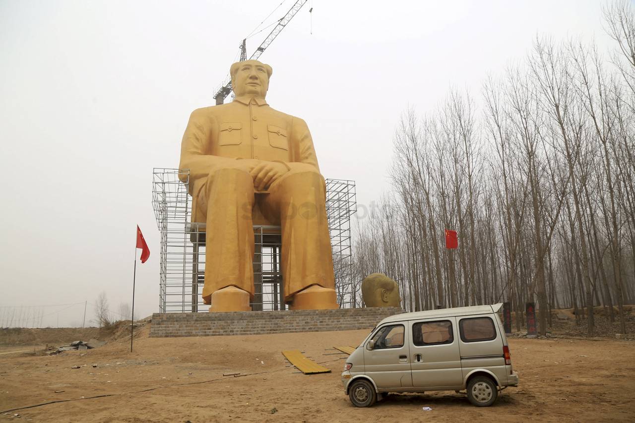 Patung Raksasa Mao Zedong...