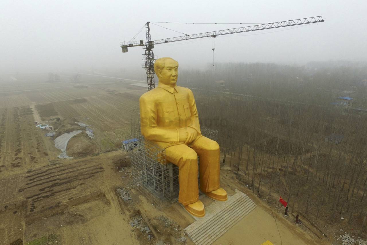Patung Raksasa Mao Zedong...