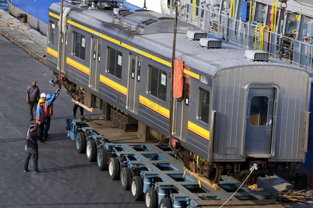 18 Gerbong KRL Terakhir...