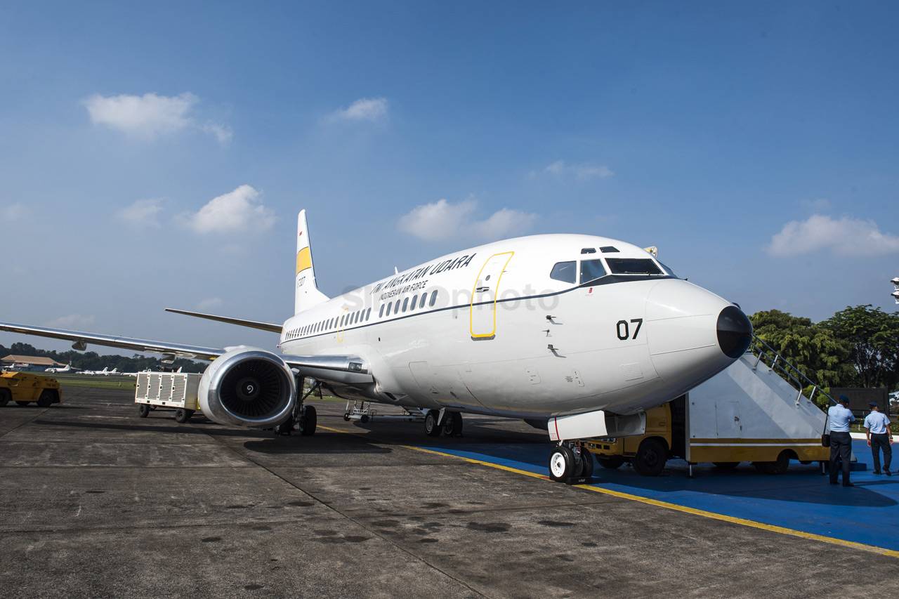 Garuda Serahkan Pesawat...