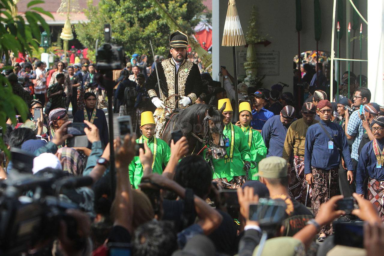 Jumenengan KGPAA Paku...