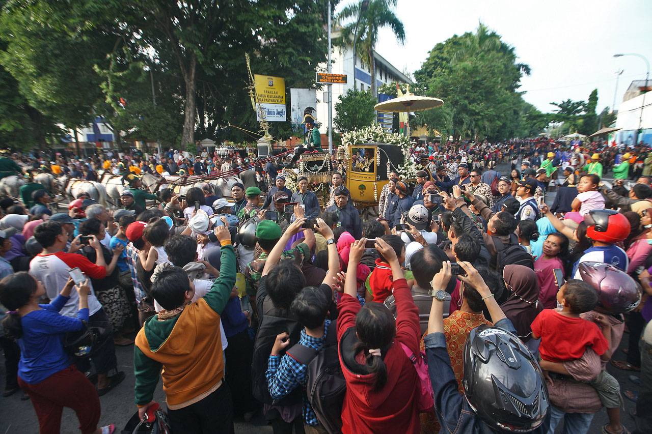 Jumenengan KGPAA Paku...